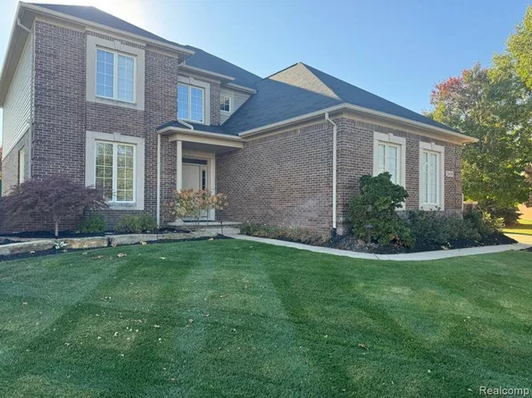 26690 Kentucky Ct, South Lyon, MI 48178