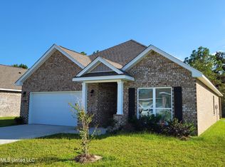 82 Saltmeadow Cir, Ocean Springs, MS 39564