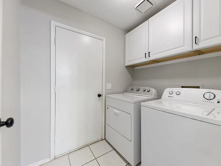 509 Newberry St — Photo 40