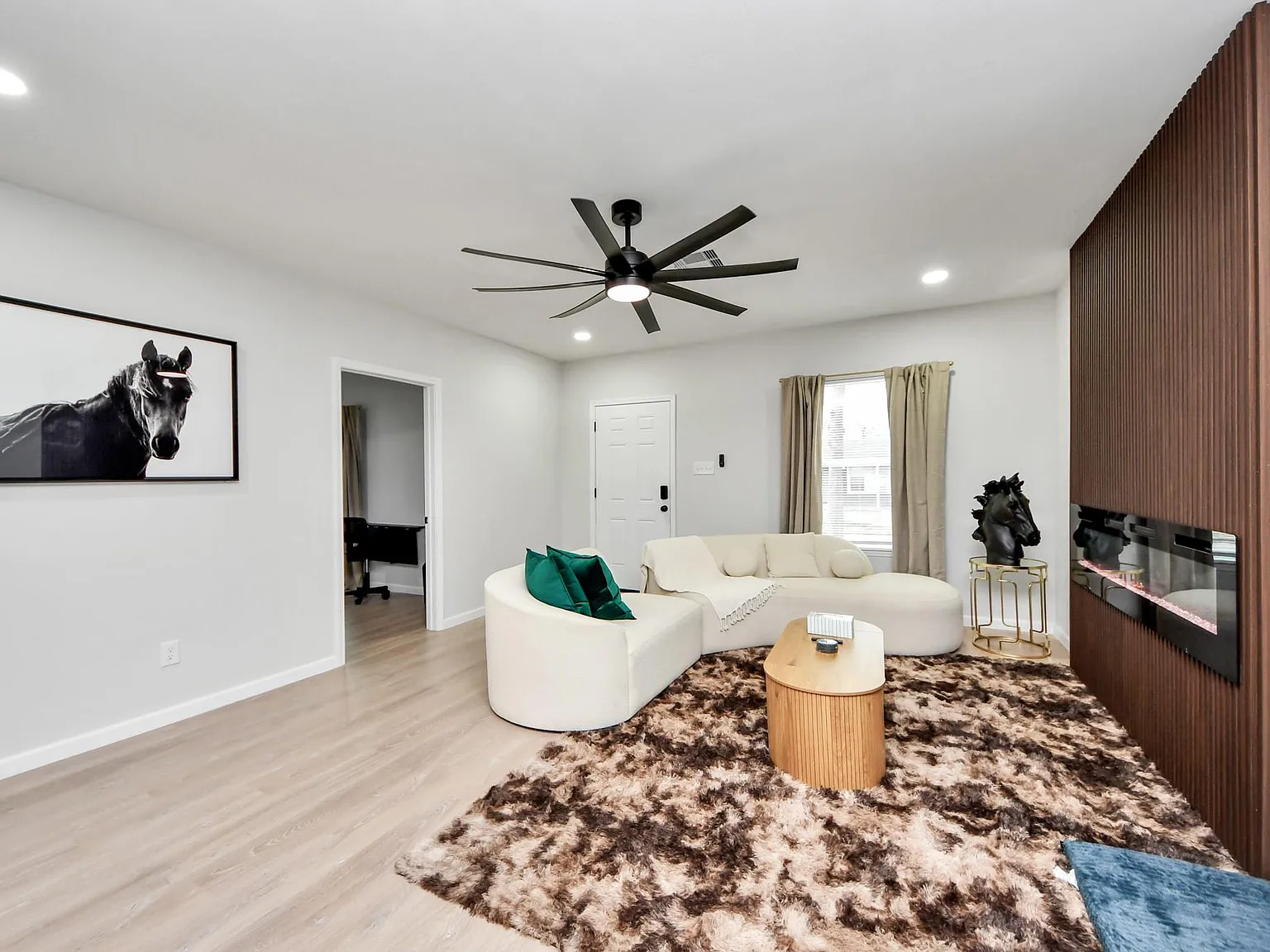 3 bed, 2.0 bath, 1380 sqft, $2,750 — Photo 2