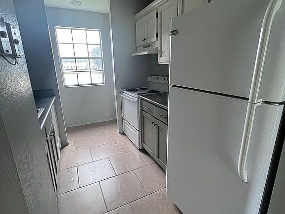 4th image of 145 Alice Dr