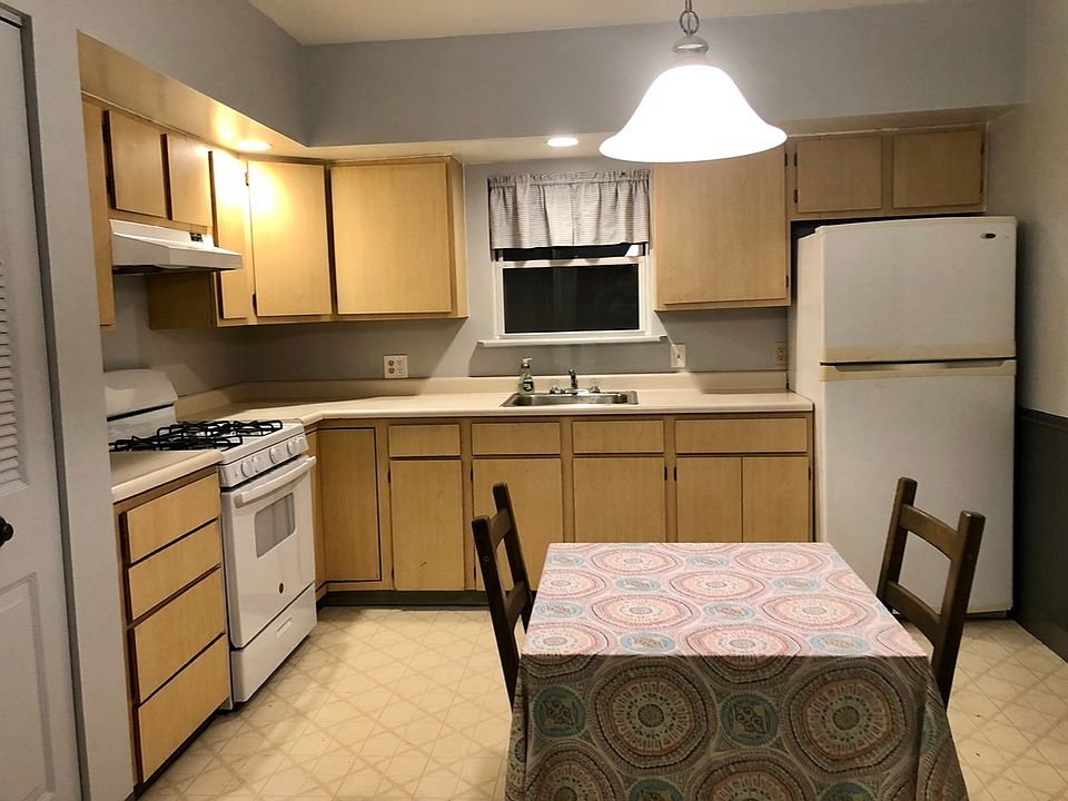 Eat in kitchen