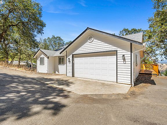 4th image of 1485 SE Parkwood Dr