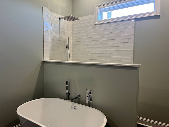 4th image of 142 Mo Po Ln #16
