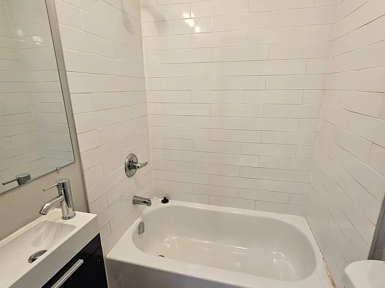 228 S 7th St #3 — Photo 3