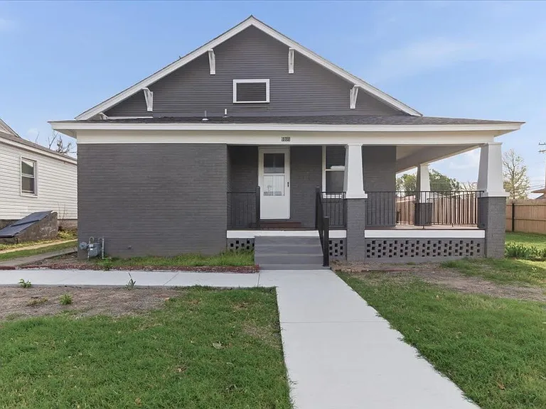 1005 N McKinley Ave — Photo 1