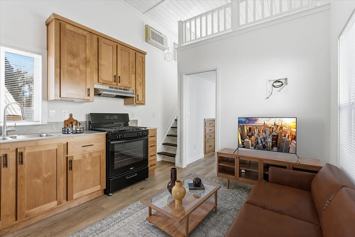 2 bed, $1,225 — Photo 2
