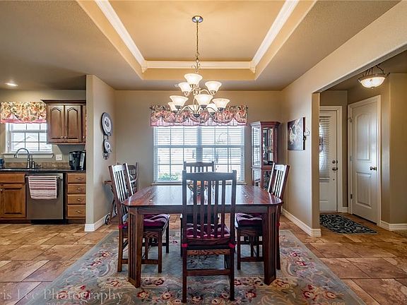 3rd image of 709 Carter Ct