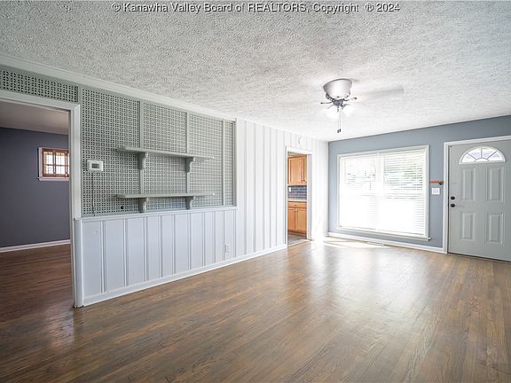 3rd image of 1826 Oakridge Dr
