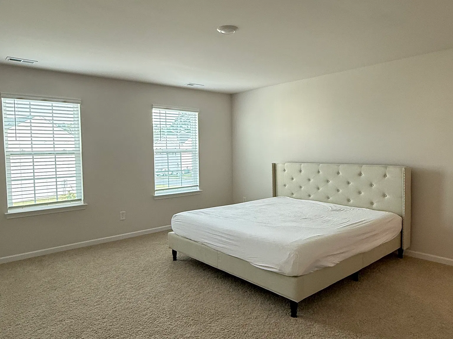 3 bed, 2.5 bath, 2175 sqft, $2,500 — Photo 2