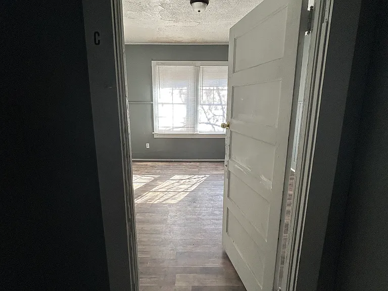 514 E 12th Ave #C — Photo 2
