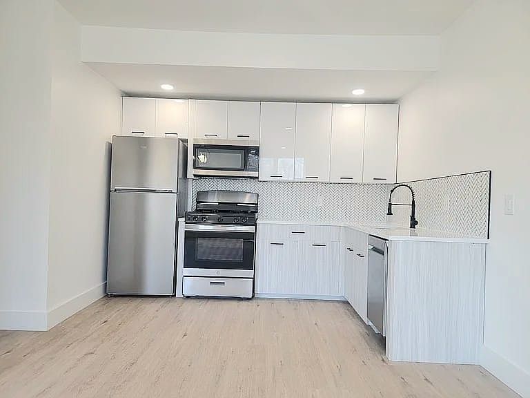 1st image of 205 Mount Vernon Ave Unit 102