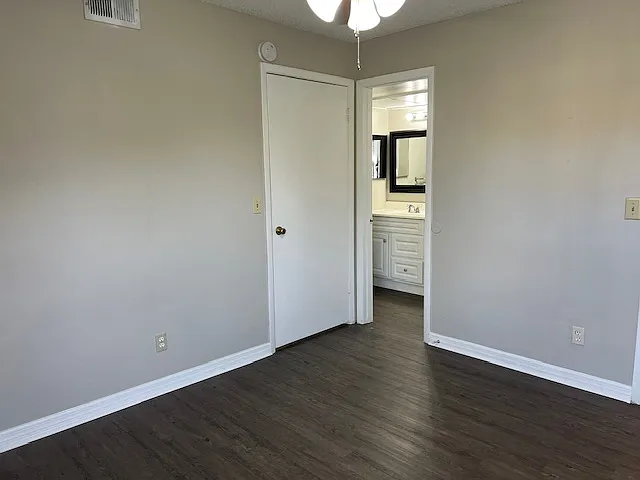 Bedroom access to bathroom