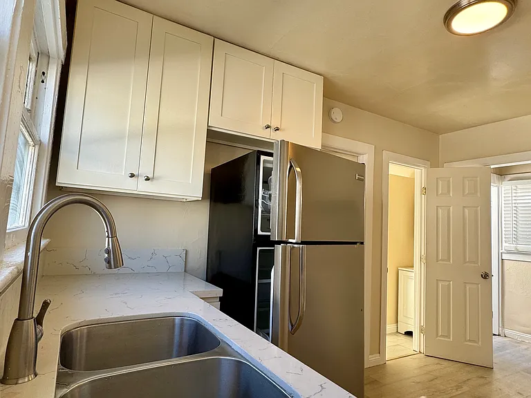 4216 Woodlawn Ave #4218 — Photo 3