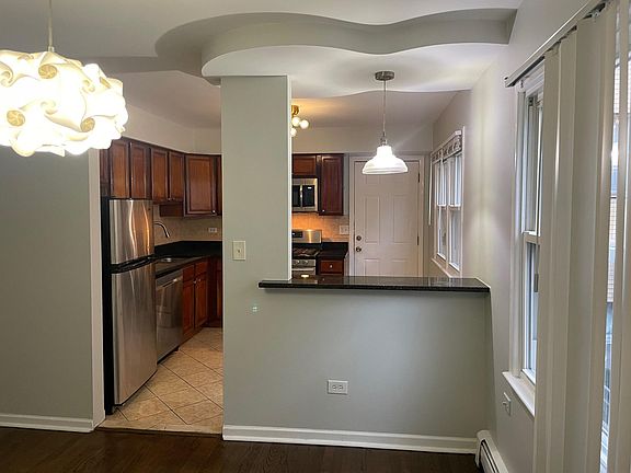 5th image of 1727 W Touhy Ave APT 3