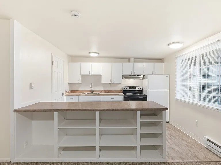 100 W Olympic Pl — Photo 28
