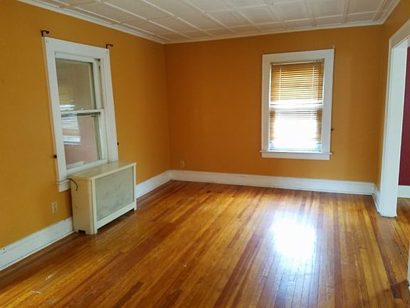 4th image of 15 W Lincoln Ave