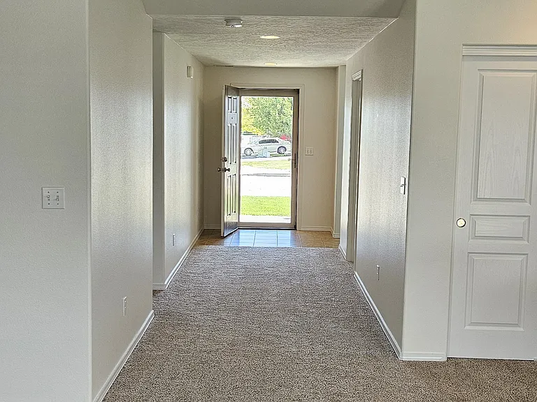 6114 Ochoco Ln — Photo 5