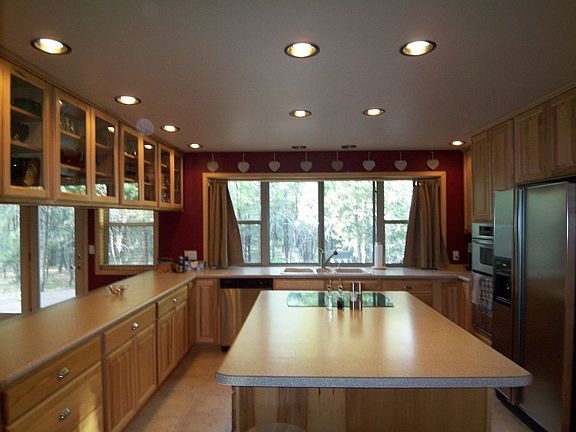 Large gourmet kitchen
