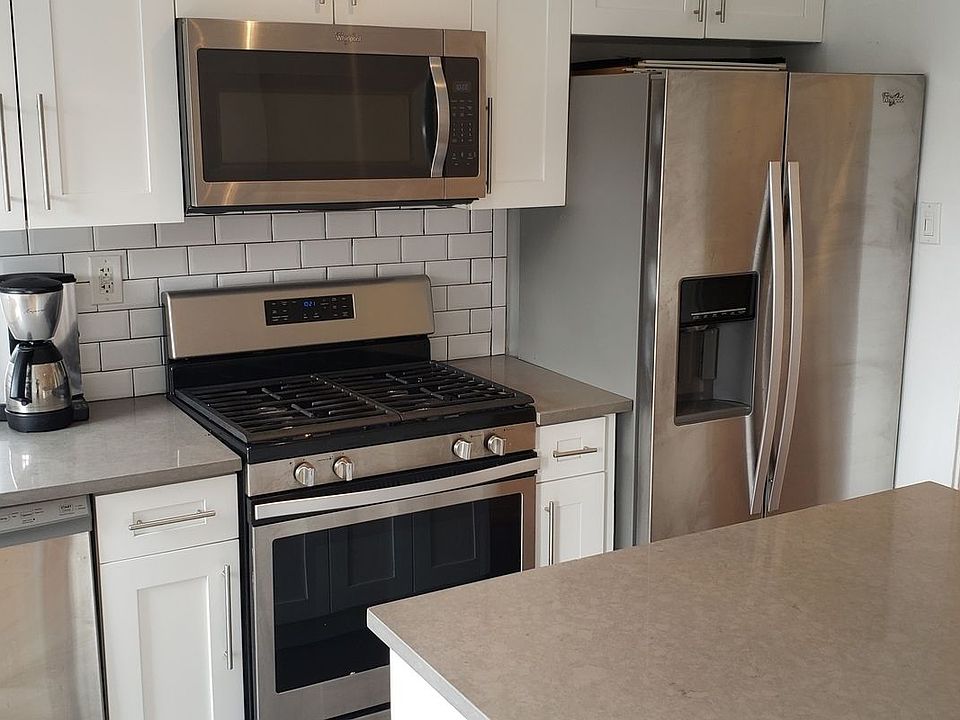1st image of 195 Greene Ave #3