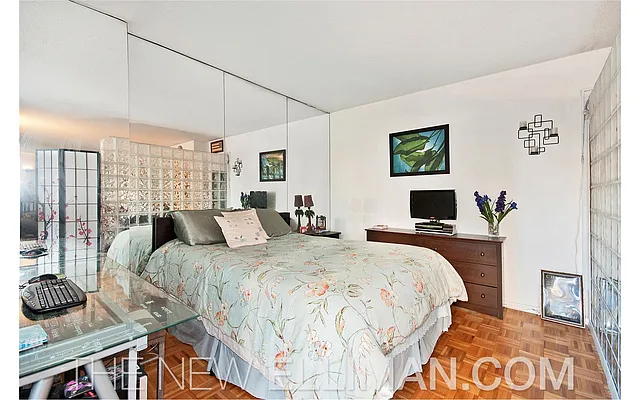 Sold by Douglas Elliman | media 21