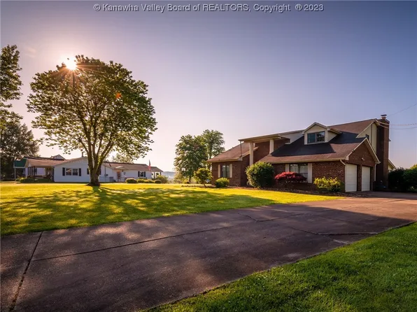 5208 Monta Vista Dr, Cross Lanes, WV 25313