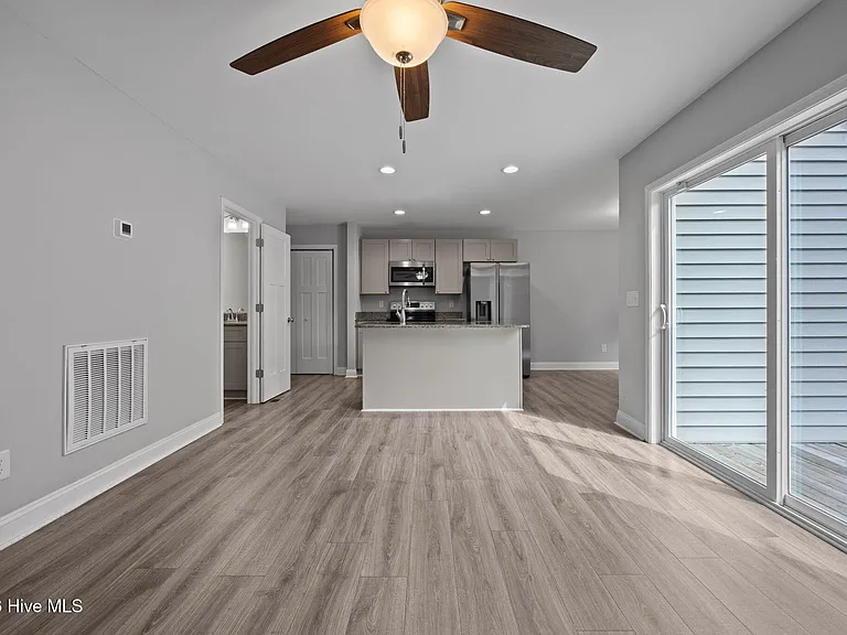 645 S Gaines St — Photo 21