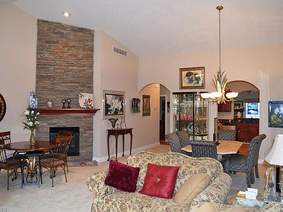 3rd image of 444 Creekside Dr