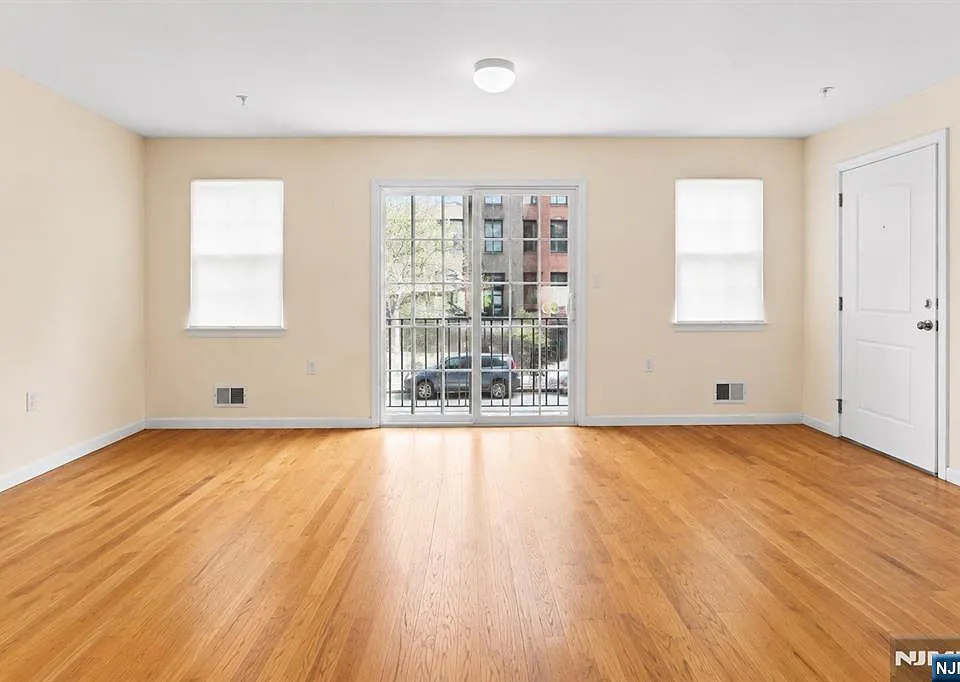 453-455 Washington St #3