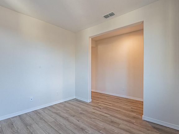 3rd image of 32293 N Daylight Dr