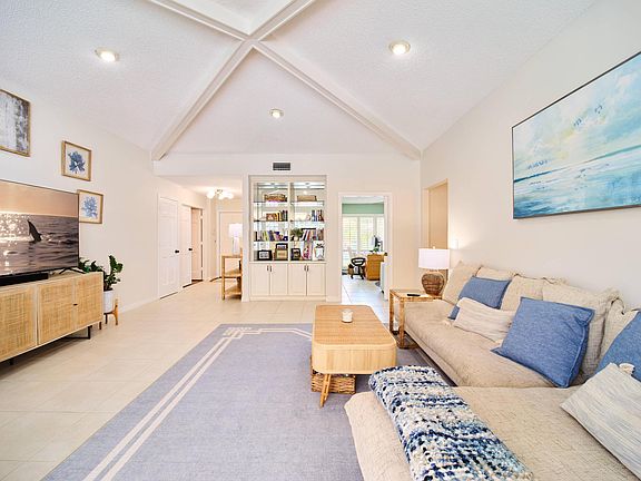 4th image of 2281 SW Starling Drive