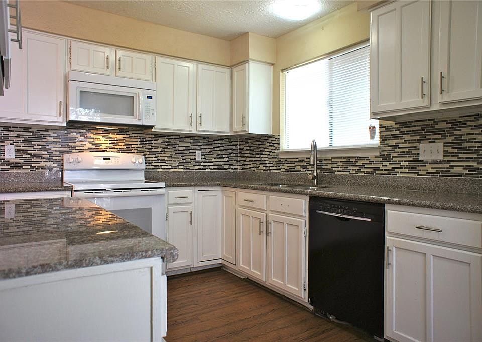 1st image of 13423 S Thorntree Dr