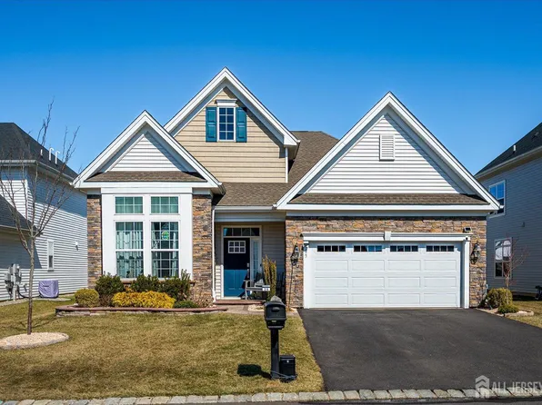 25 Starlight Dr, Monroe Township, NJ 08831