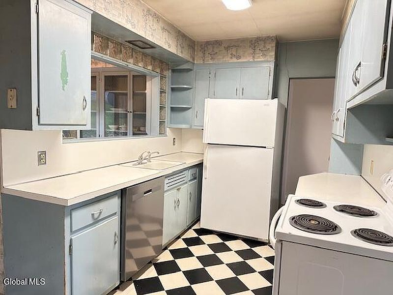 2nd image of 21 Winnie Avenue
