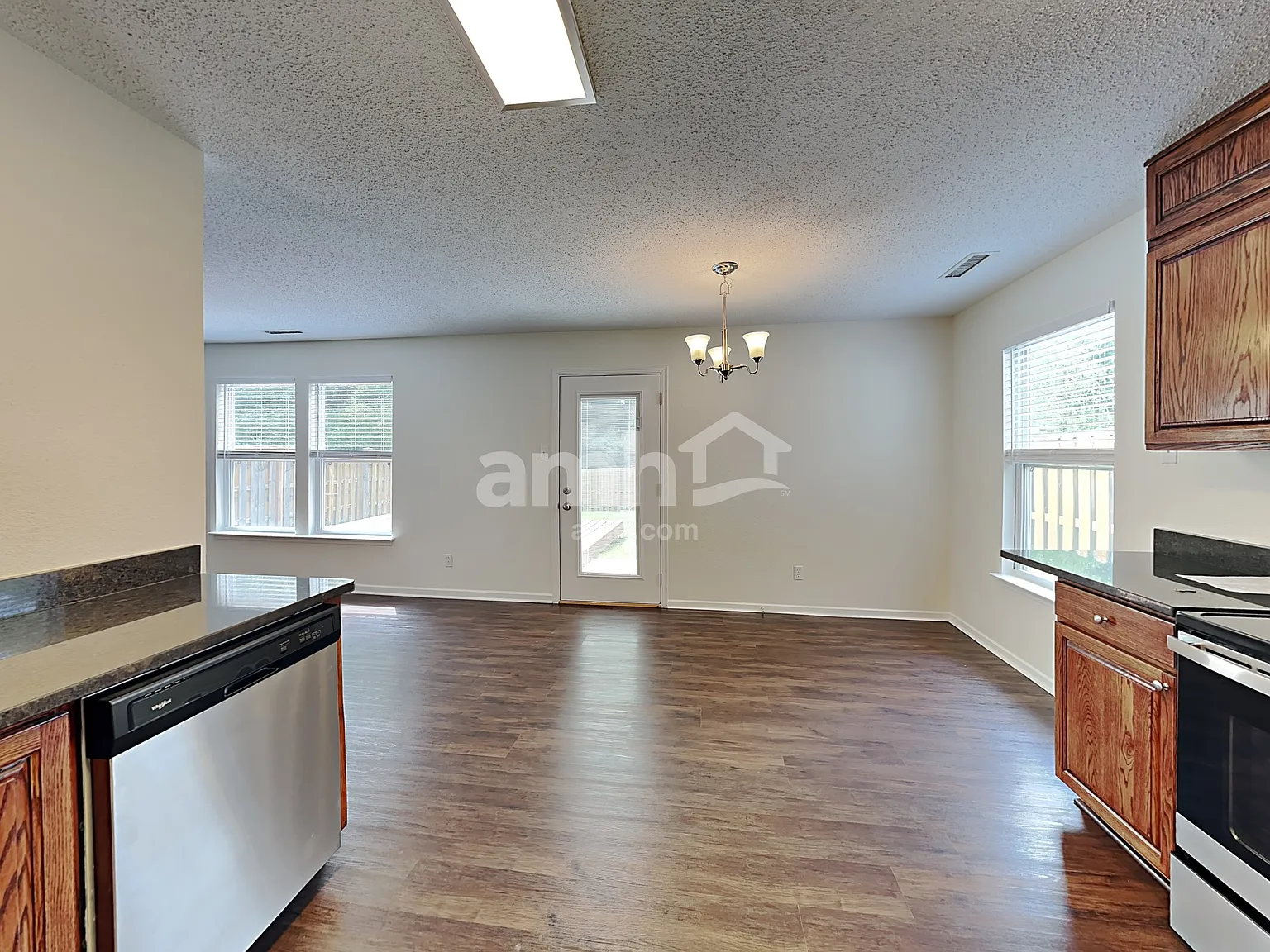 3 bed, 2.5 bath, 1703 sqft, $1,985 — Photo 4