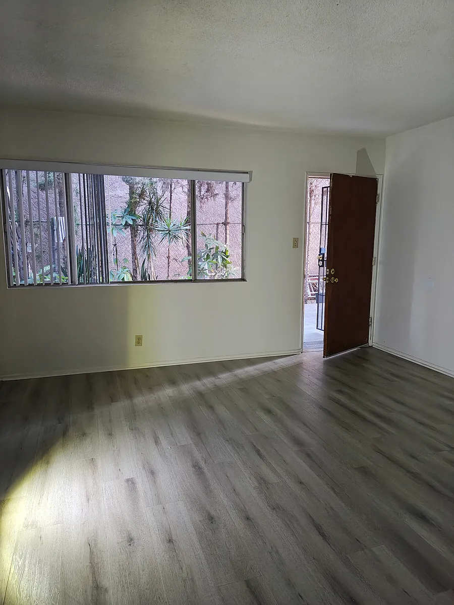 Building Photo - 826 Gardenia Ave