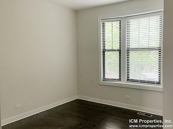 3rd image of 1607 W Belle Plaine Ave #1W
