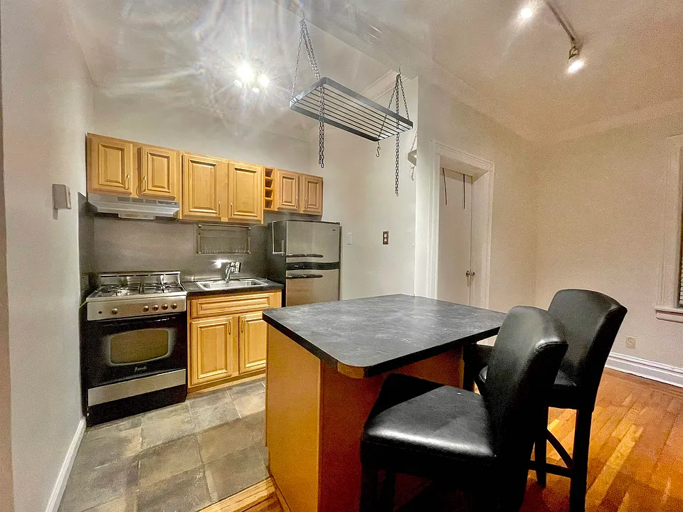 821 Bergen Ave #E16