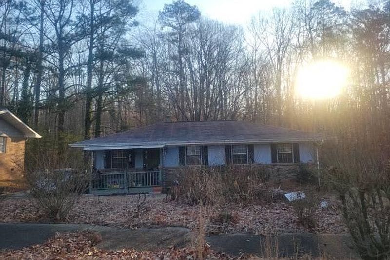 1st image of 900 Plainville Dr SW