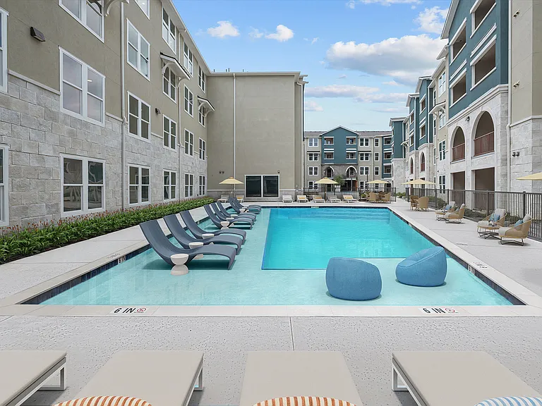 Promenade Apartments — Photo 22