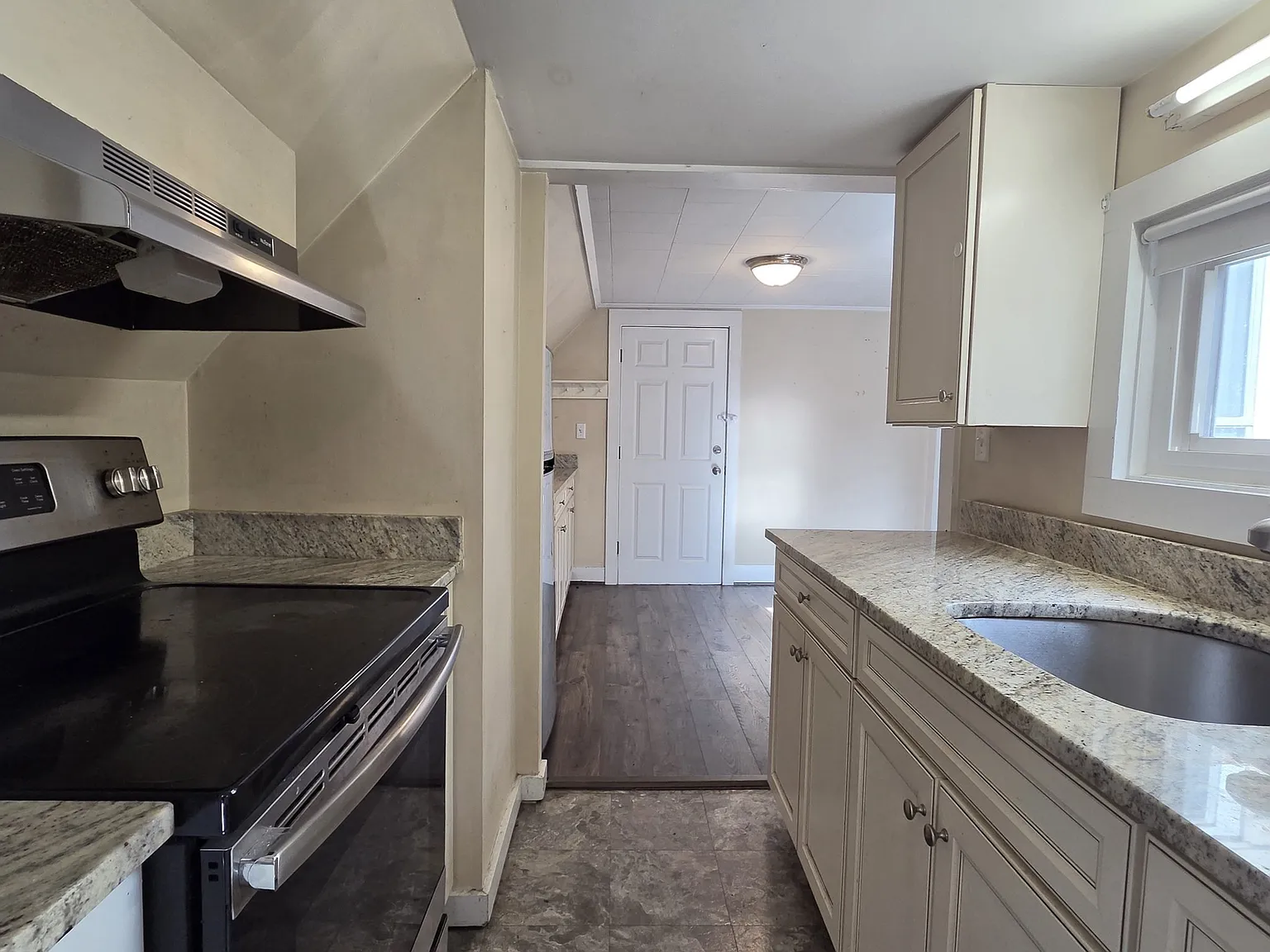 1 bed, 1.0 bath, 800 sqft, $1,795 — Photo 1