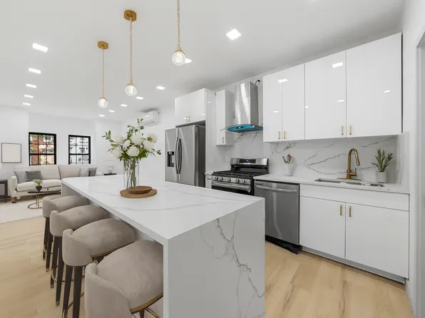 1058 Jefferson Avenue image 1 of 27