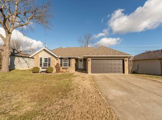 911 W Wesley Ave, Nixa, MO 65714