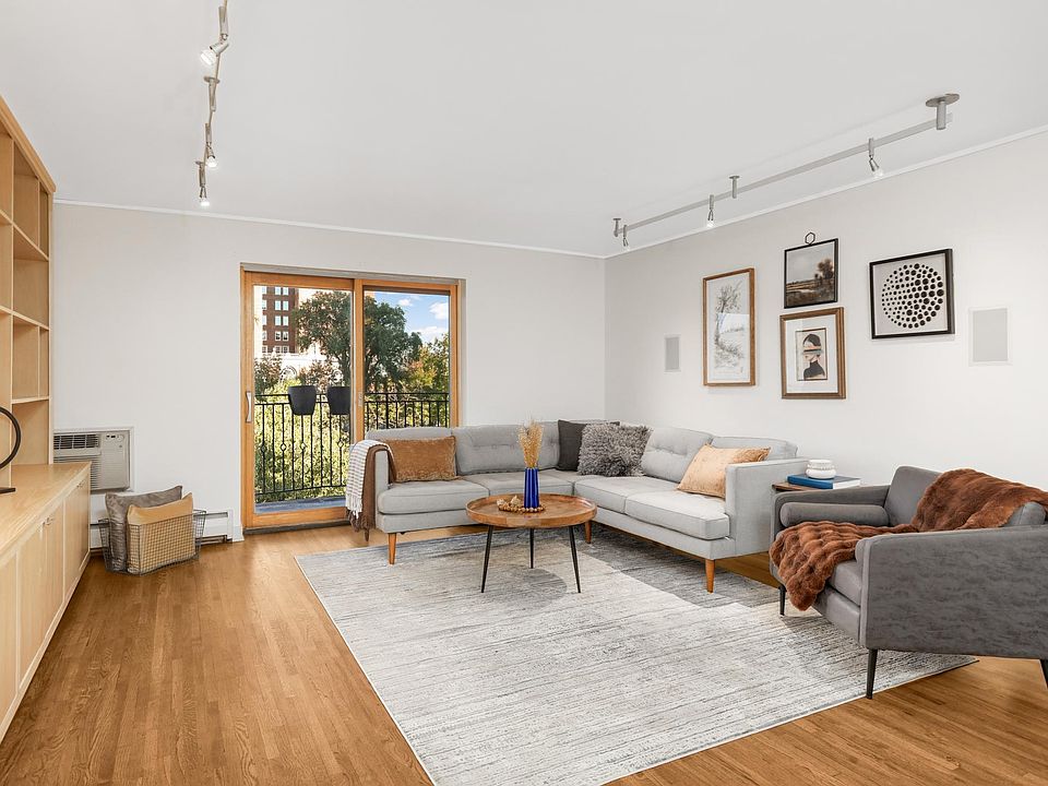 1st image of 2928 Dean Pkwy APT 3B