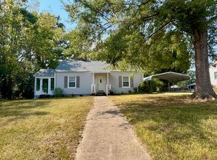 221 Country Club Dr, Eden, NC 27288