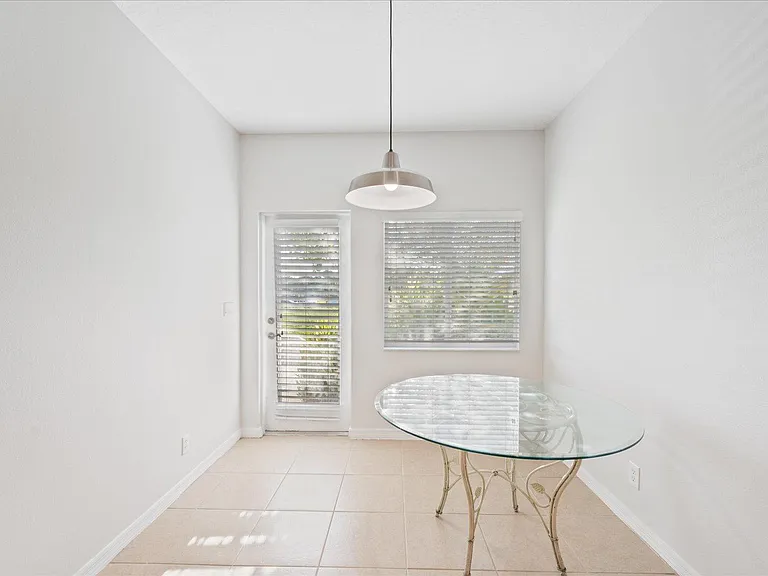 2106 SE Grand Dr — Photo 10