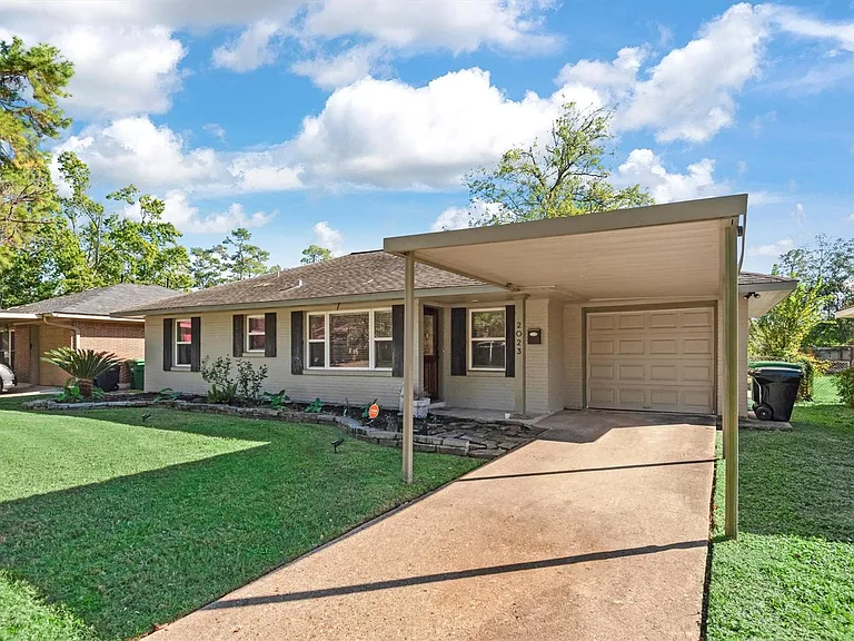 2023 Woodcrest Dr — Photo 4
