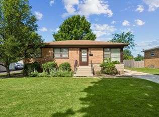 242 N Greenview Ave, Mundelein, IL 60060
