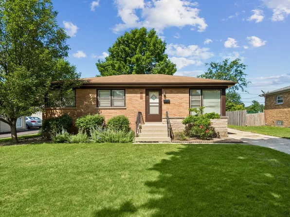 242 N Greenview Ave, Mundelein, IL 60060