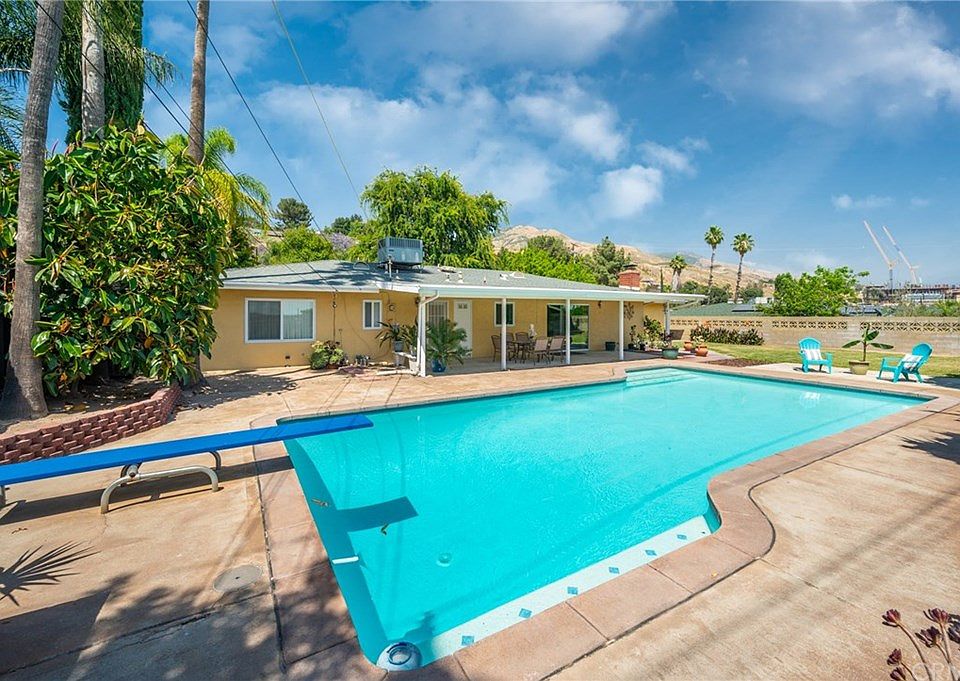 1st image of 2319 Mesquite Dr